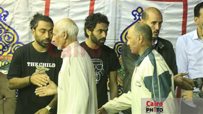 بحضور رامي ربيعة والسولية.. نجوم الكرة يقدمون العزاء في زوج والدة حسين الشحات | بث مباشر