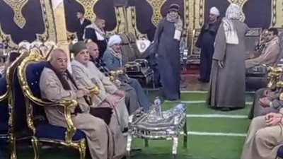 توافد المعزين على سرادق عزاء اللواء أبو الوفا رشوان سكرتير مبارك بمسقط رأسه في قنا | بث مباشر